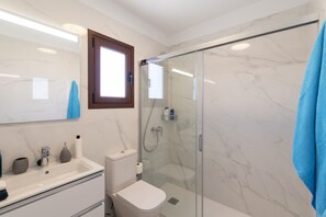 Hårtørrer, håndklæder