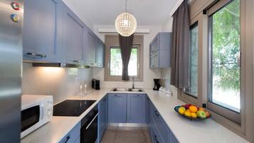 Mikrobølgeovn, opvaskemaskine, kaffe-/temaskine