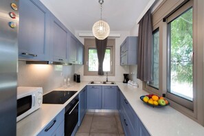 Microwave, dishwasher, coffee/tea maker