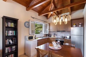 Microwave, dishwasher, coffee/tea maker