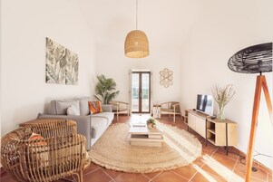 独立别墅 | 起居区 | 智能电视、加热地板