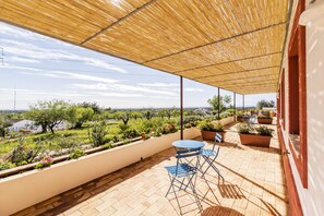 Pemandangan dari bilik