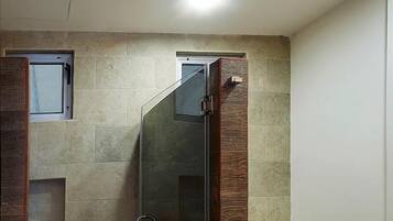 Comfort Condo | Bathroom | Shower, rainfall showerhead