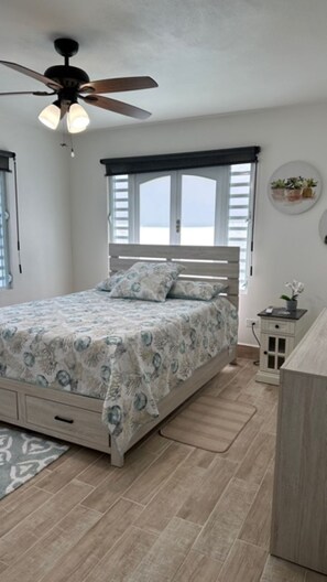 5 bedrooms, desk, iron/ironing board, travel crib