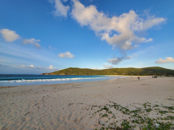 Beach nearby, sun loungers, beach towels