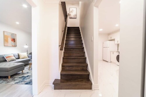 Stylish 3BR Home- 3 mins to Universities-King Bed