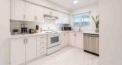 Stylish 3BR Home- 3 mins to Universities-King Bed