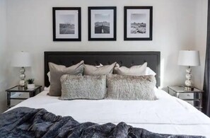 4 bedrooms, desk, iron/ironing board, free WiFi - Sleek and Modern Home - New Remodel - 2 Car Garage (South Salt Lake)