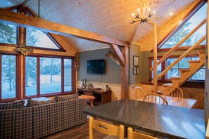 Smart TV - Mercer, WI Beautiful Flambeau Flowage Cabin (Butternut)
