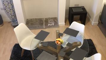 Traditional House, Private Bathroom, River View | Dining