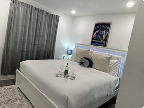 2 camere, una scrivania, ferro/asse da stiro, culla da viaggio