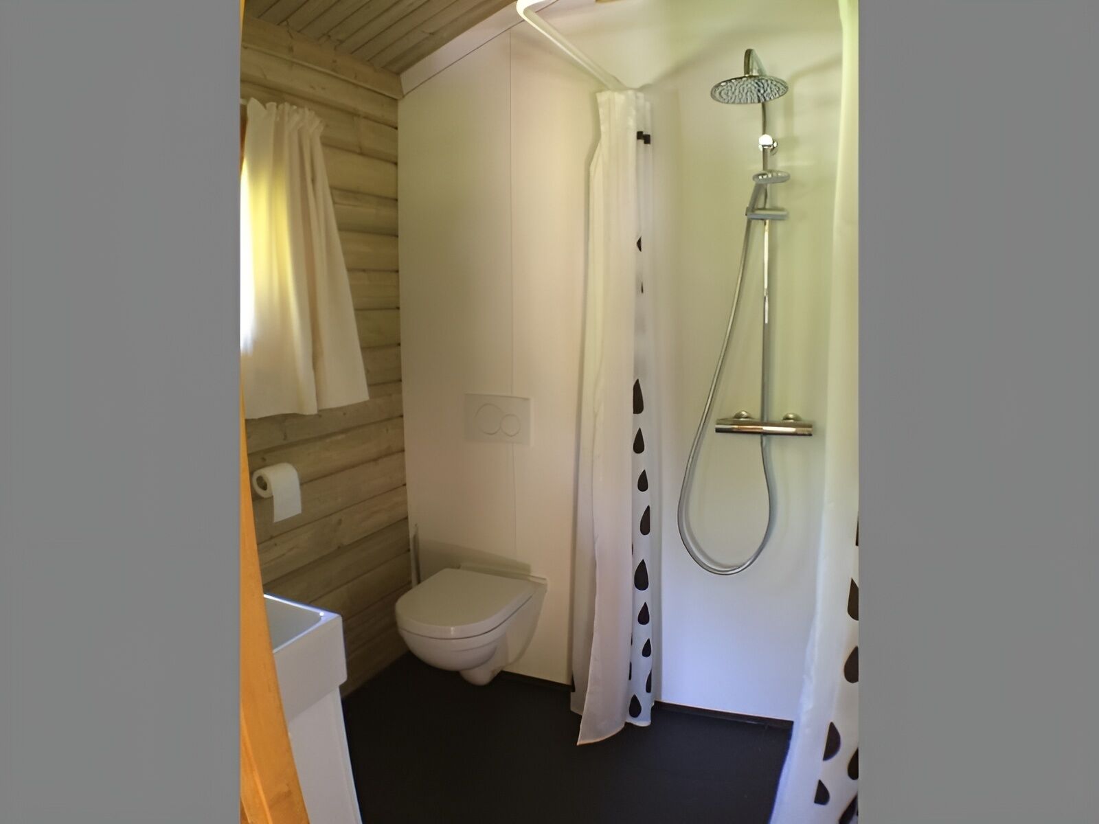 Een douche, toiletpapier