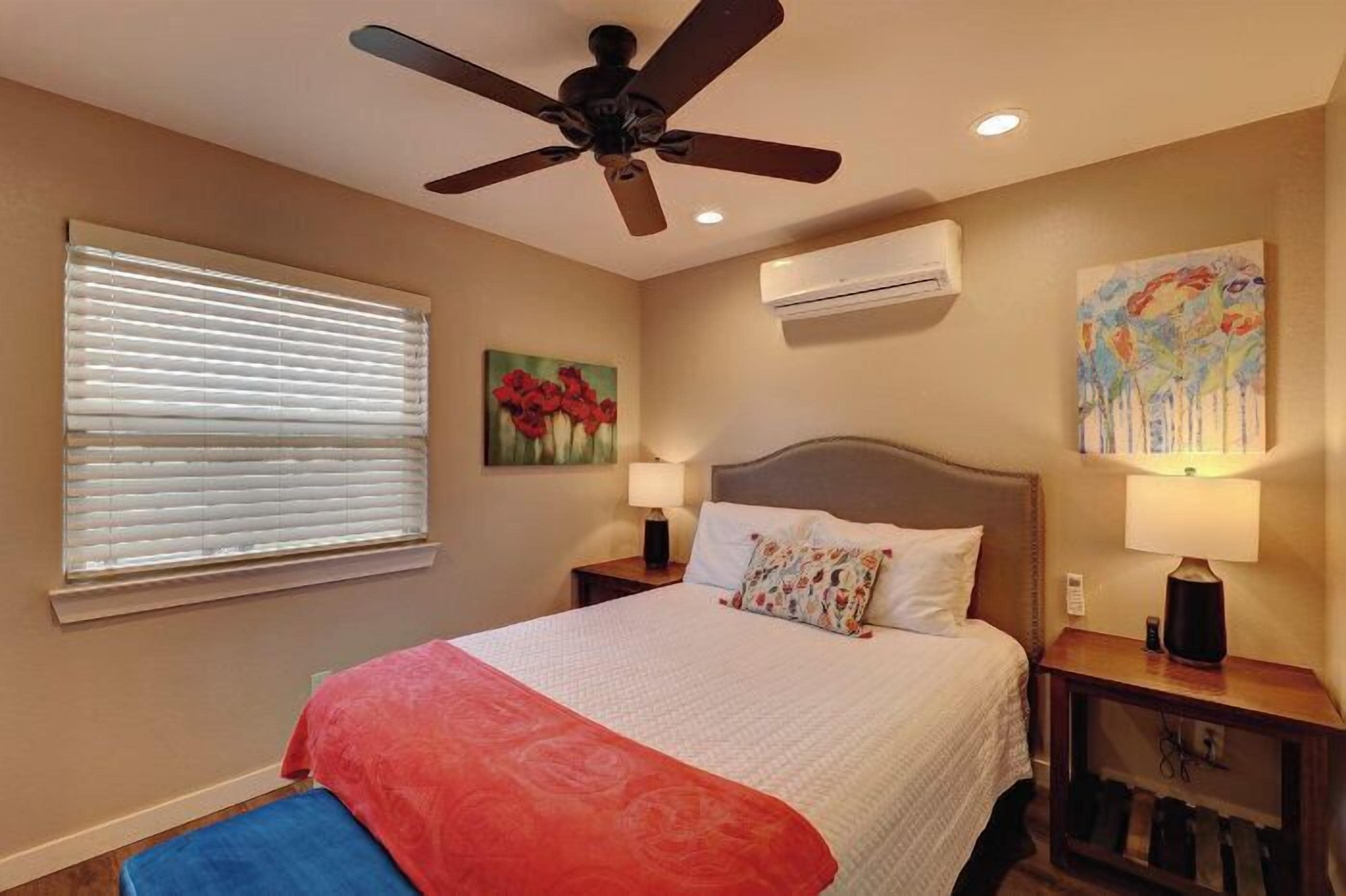 2 bedrooms, laptop workspace, free WiFi, bed sheets