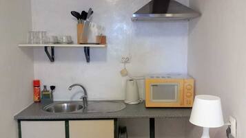 Standard Studio Suite | Private kitchen | High chair