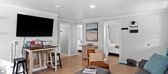 Masonboro Manor @ Kure~ Beach, Fishing, Pool, Walk to Pier, Parking