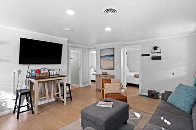 Masonboro Manor @ Kure~ Beach, Fishing, Pool, Walk to Pier, Parking