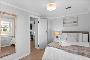 3 bedrooms, iron/ironing board, WiFi, bed sheets