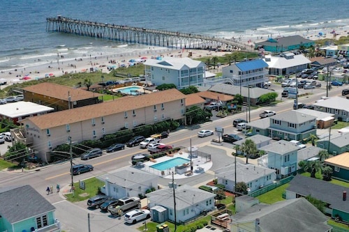 Kure Cabana~Cottages @ Kure~ Beach, Fishing, Pool, Walk to Pier, Parking