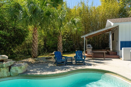 Eden Oasis ~ Hot Tub, Swimming Pool, 2 King Suites, Kids Rooms, PS4, Ping Pong