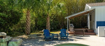 Eden Oasis ~ Hot Tub, Swimming Pool, 2 King Suites, Kids Rooms, PS4, Ping Pong