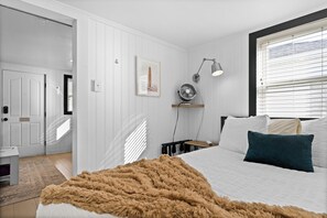 1 dormitorio, tabla de planchar con plancha, wifi y ropa de cama