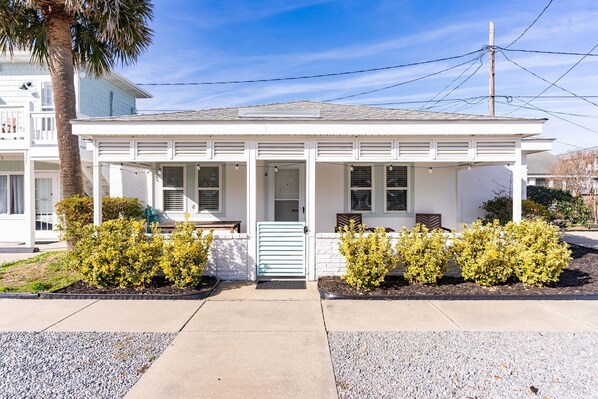 Exterior - Carolina Cottage @ Kure~ Beach, Fishing, Pool, Kure Pier (Kure Beach)