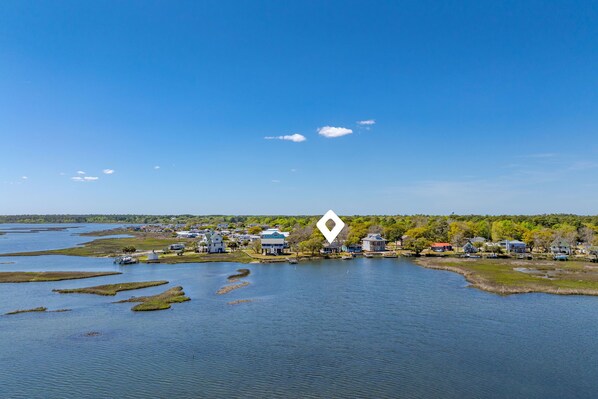 A lakeside community with houses and boats.