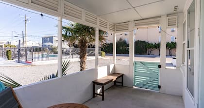 Fort Fisher Flat~ Cottages @ Kure~ Beach, Fishing, Pool, Walk to Pier