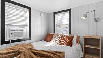 1 slaapkamer, een strijkplank/strijkijzer, wifi, beddengoed