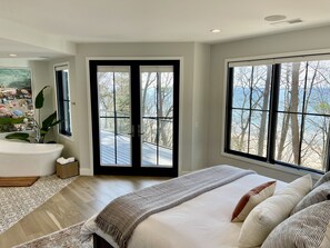 5 Schlafzimmer, Schreibtisch, Bügeleisen/Bügelbrett, Reisekinderbett