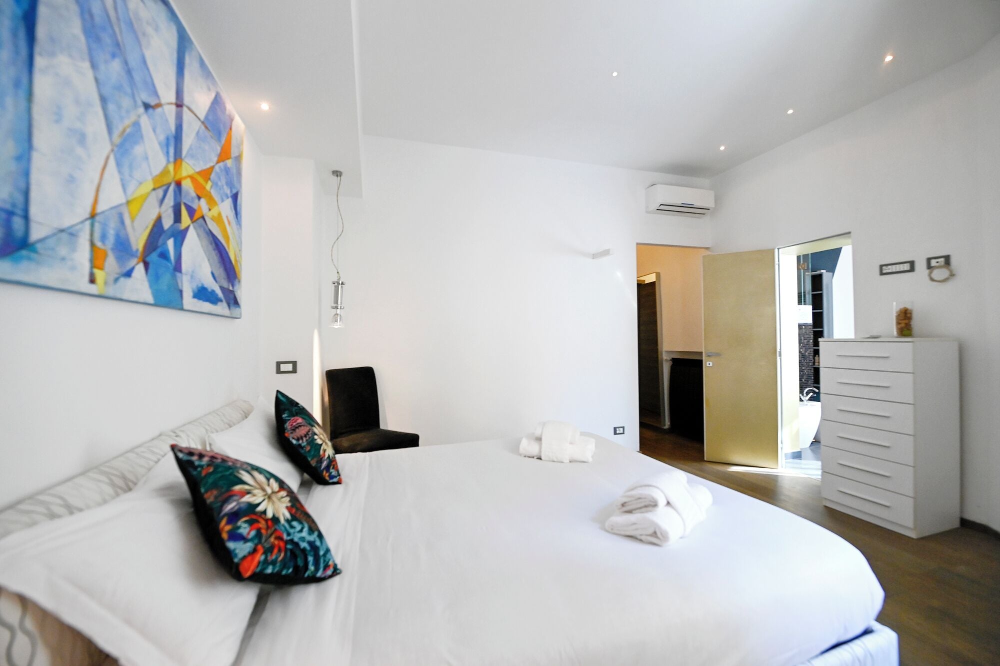 2 bedrooms, desk, iron/ironing board, free WiFi