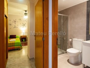 Douche, serviettes fournies