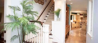 The Mulford Complex Private Estate with Pool & Hot Tub 