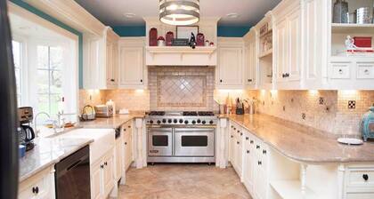Father of the Bride Private Estate with Pool & Hot Tub - Sleeps 25