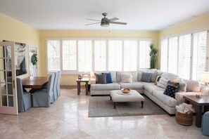 Smart TV, fireplace, ping pong - The Mulford Complex Private Estate with Pool & Hot Tub  (Rockford)