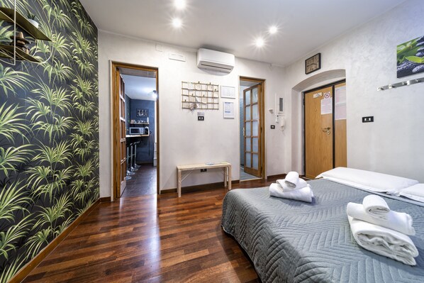 Apartment | Frette Italian sheets, premium bedding, down duvets, iron/ironing board - Newhouse Dei Mille (Bari)