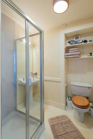 Cottage, 1 Bedroom (West Wing) | Free cribs/infant beds, free WiFi, bed sheets