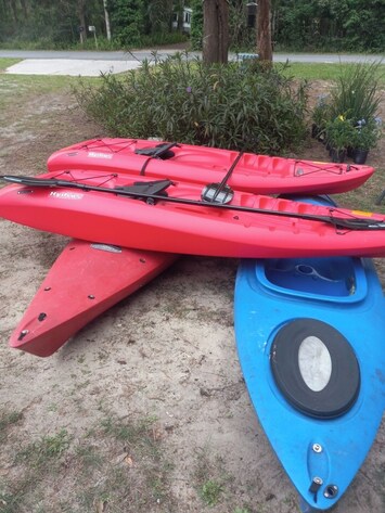 4 kayaks available 