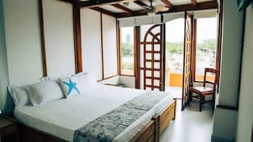 7 bedrooms, individually decorated, individually furnished