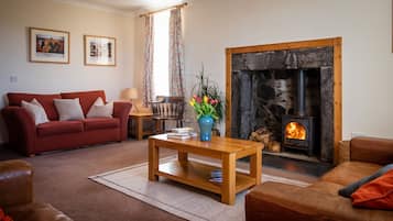 Cottage, 3 Bedrooms | Living area