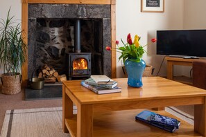 Cottage, 3 Bedrooms | Living area - Wynford Holiday Cottages (Aberdeen)