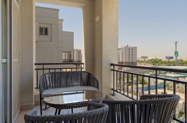 Property grounds - Vesta - Luxury apt - 3Br - CFC (VII) (New Cairo City)