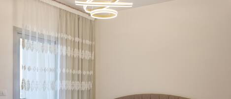 3 室のベッドルーム、アイロン / アイロン台、WiFi、ベッドシーツ