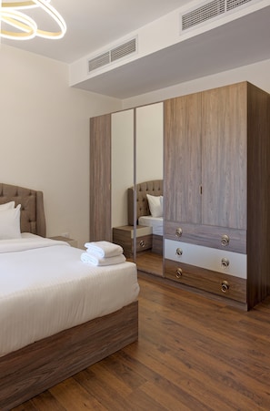 3 chambres, fer et planche à repasser, Wi-Fi, draps fournis