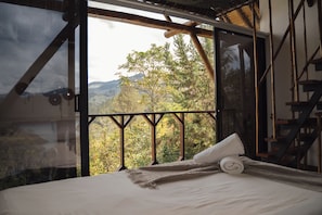 Royal Cabin | Egyptian cotton sheets, premium bedding, down comforters, pillowtop beds - Ibuku Hotel (El Peñol)