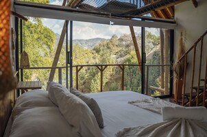 Deluxe Cabin, 1 Bedroom, Lake View | Egyptian cotton sheets, premium bedding, down comforters, pillowtop beds