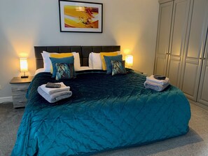 4 Schlafzimmer, Schreibtisch, WLAN, Bettwäsche