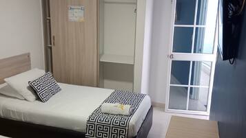 Basic-Dreibettzimmer | Schrank