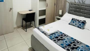 Doppia Standard | Ferro/asse da stiro, lenzuola, accesso in sedia a rotelle