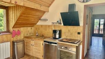 Fridge, dishwasher, cookware/dishes/utensils